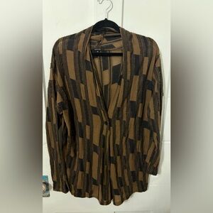 Pas De Calais
Printed V-Neck
Cardigan